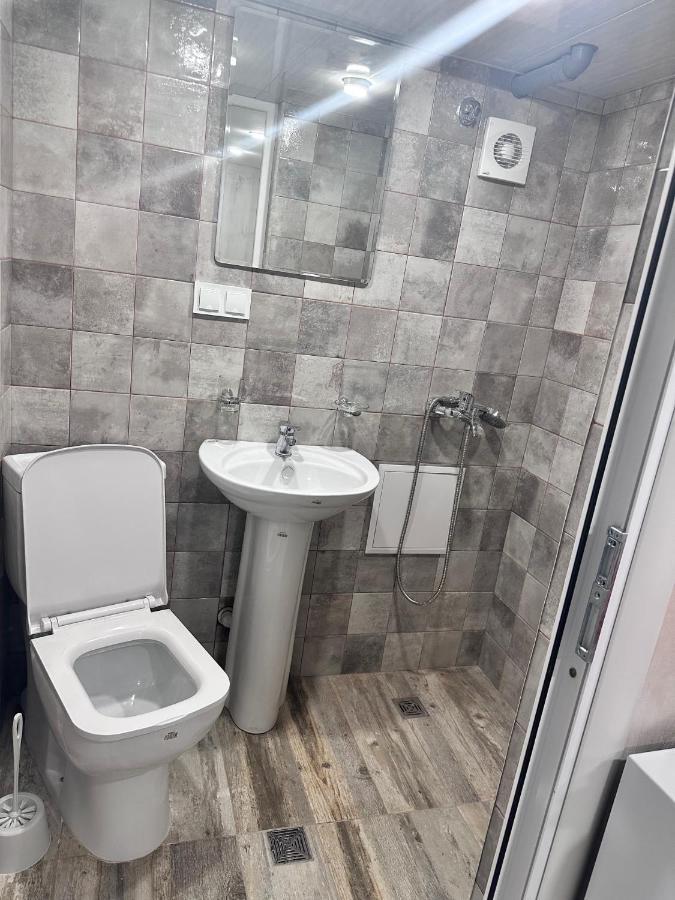 Mandarin Hotel Jerevan Buitenkant foto