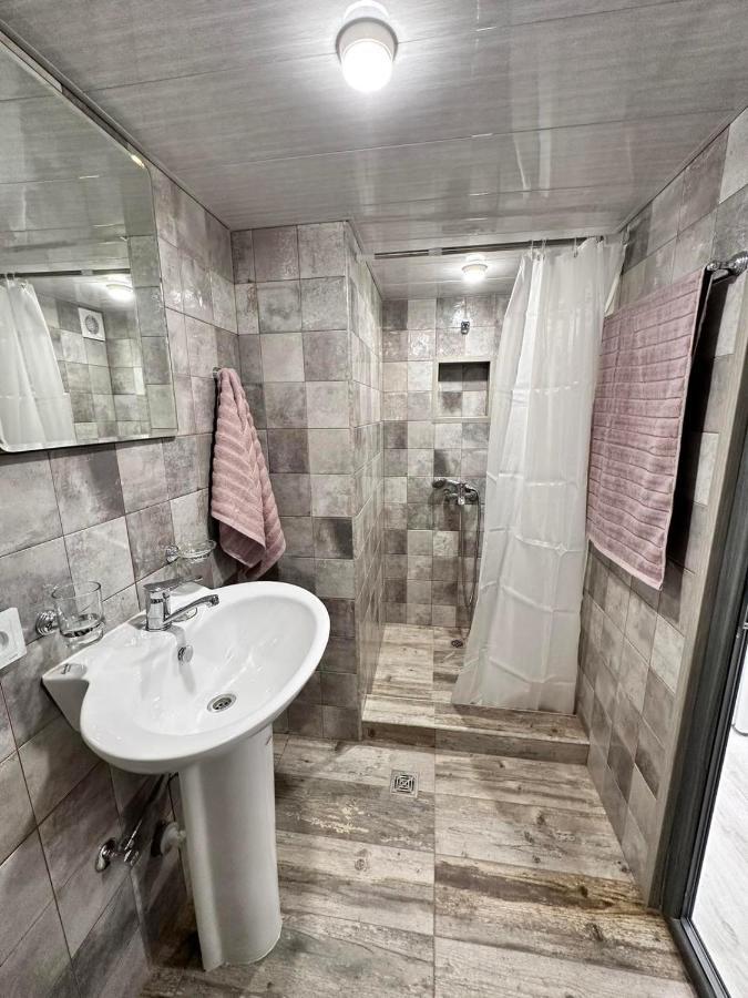 Mandarin Hotel Jerevan Buitenkant foto